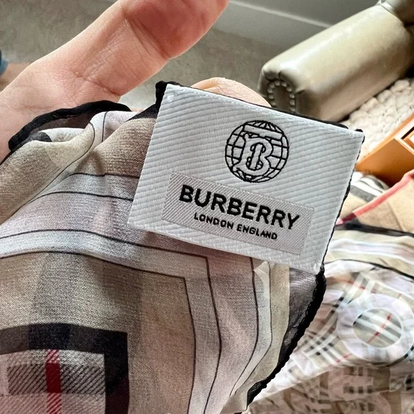 Burberry plaid light pink silk scarf, new. - Picture 3 of 10